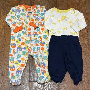 3-6 month baby bundle - sleeper and duck outfit